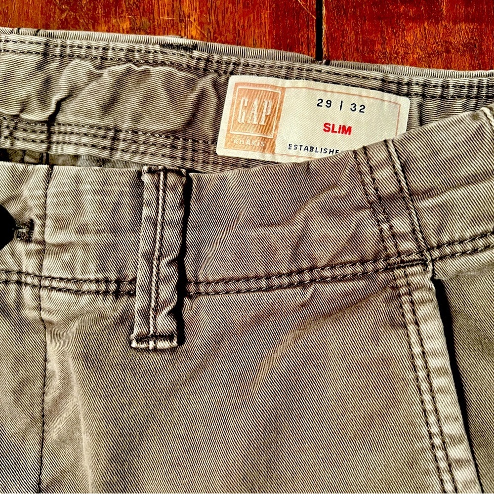 Men’s Gap Khakis, Size 29-32 Gray/Green Color
